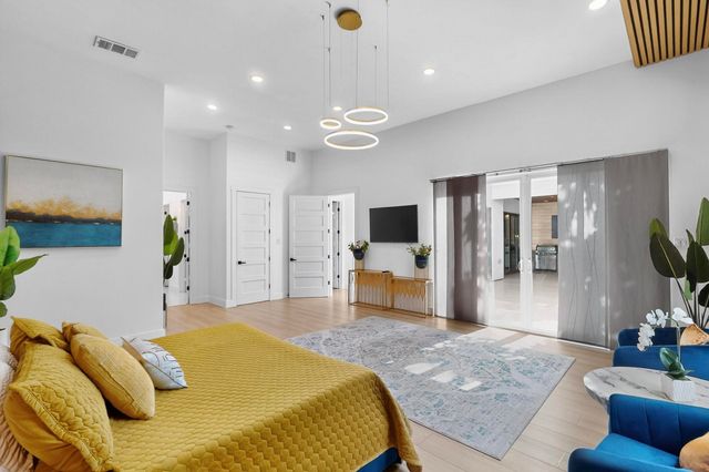 3946 N Cresthaven Road, Dallas, TX 75209