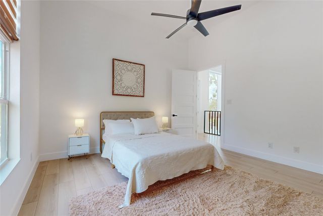 3946 N Cresthaven Road, Dallas, TX 75209