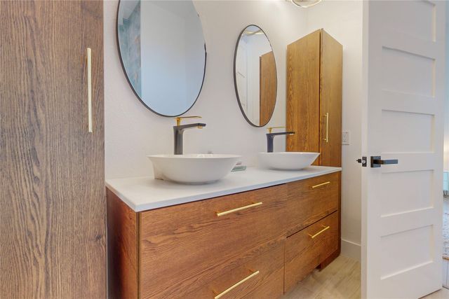 3946 N Cresthaven Road, Dallas, TX 75209