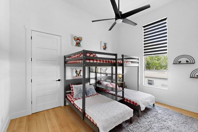 3946 N Cresthaven Road, Dallas, TX 75209