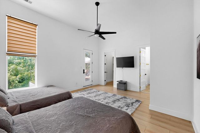 3946 N Cresthaven Road, Dallas, TX 75209