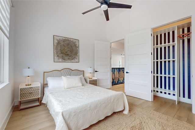 3946 N Cresthaven Road, Dallas, TX 75209