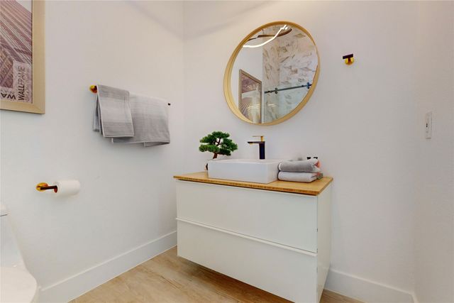 3946 N Cresthaven Road, Dallas, TX 75209