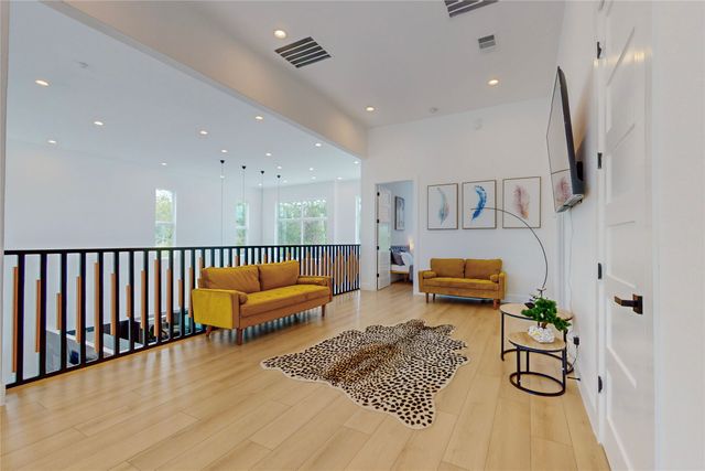 3946 N Cresthaven Road, Dallas, TX 75209