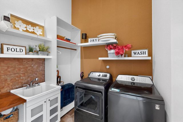 3946 N Cresthaven Road, Dallas, TX 75209