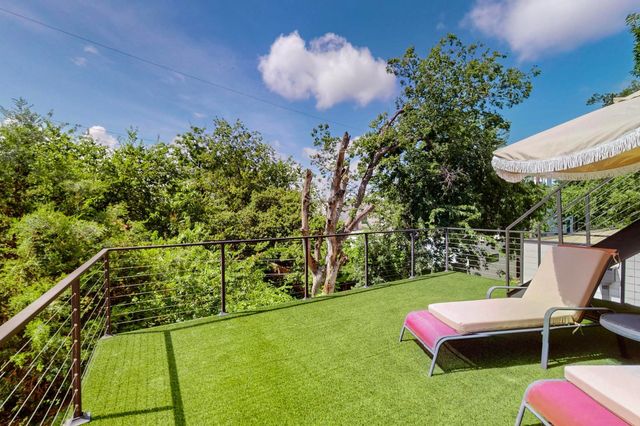 3946 N Cresthaven Road, Dallas, TX 75209