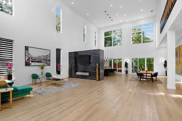 3946 N Cresthaven Road, Dallas, TX 75209