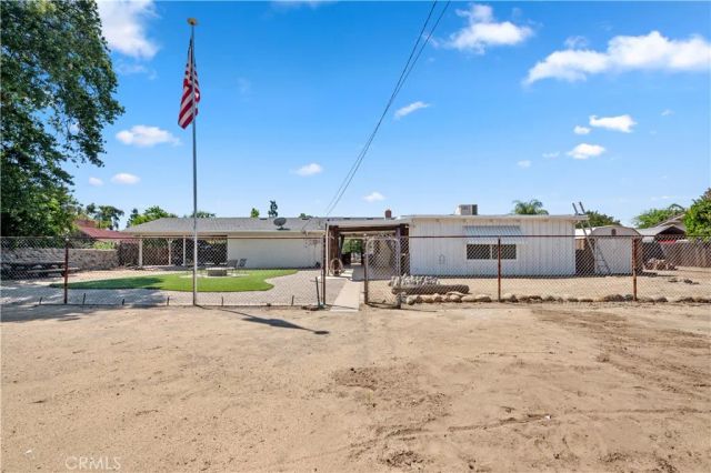 5431 E Indianapolis, Fresno, CA 93727