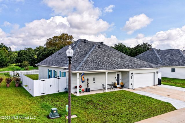 818 Old Spanish Trail, Bay Saint Louis, MS 39520