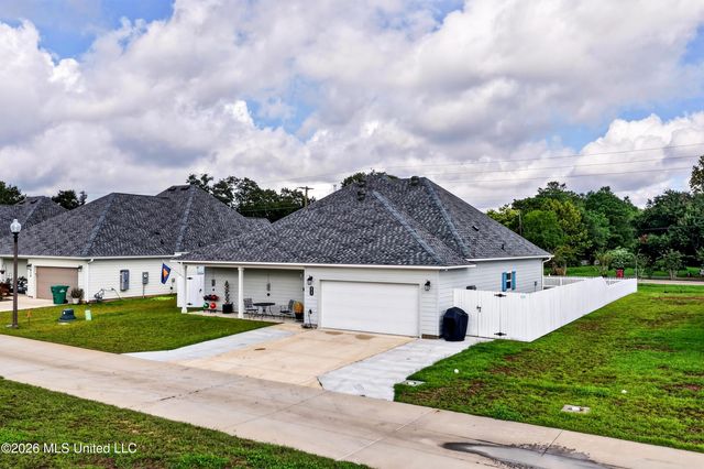 818 Old Spanish Trail, Bay Saint Louis, MS 39520