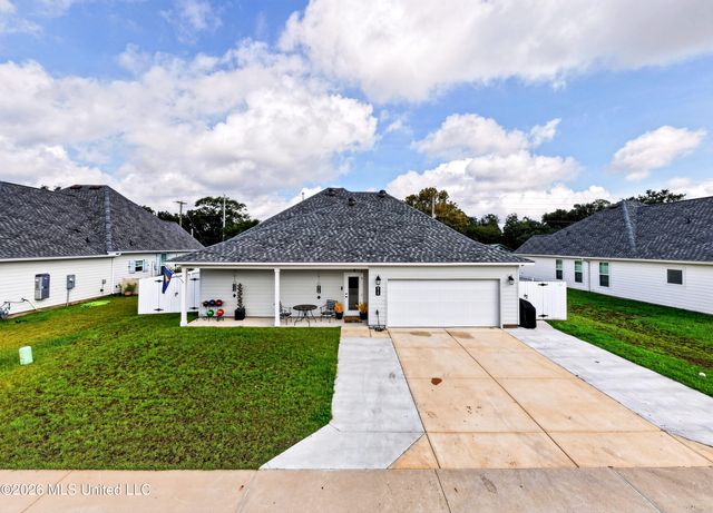 818 Old Spanish Trail, Bay Saint Louis, MS 39520