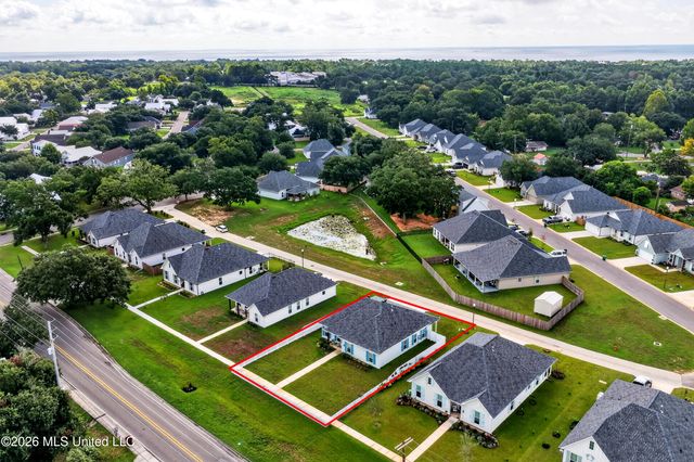 818 Old Spanish Trail, Bay Saint Louis, MS 39520