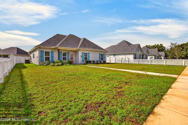 818 Old Spanish Trail, Bay Saint Louis, MS 39520