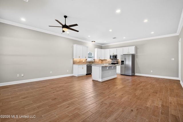 818 Old Spanish Trail, Bay Saint Louis, MS 39520