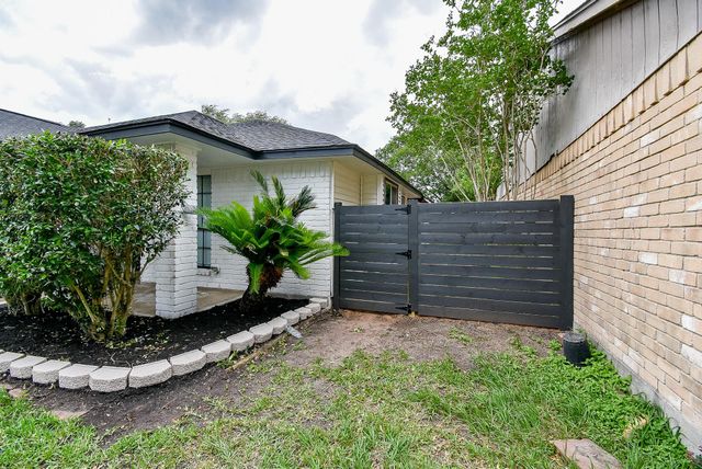 2012 Hickory Glen Drive, Missouri City, TX 77489