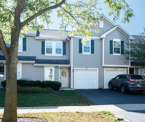1216 Arapaho Court 1216, Naperville, IL 60540