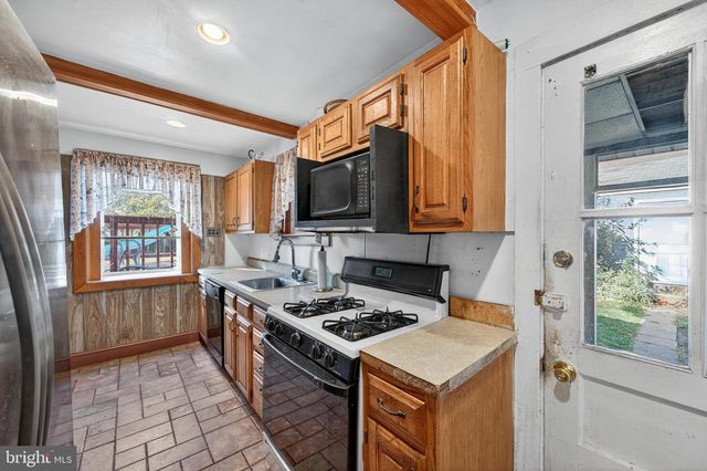 647 DELAWARE, Norwood, PA 19074
