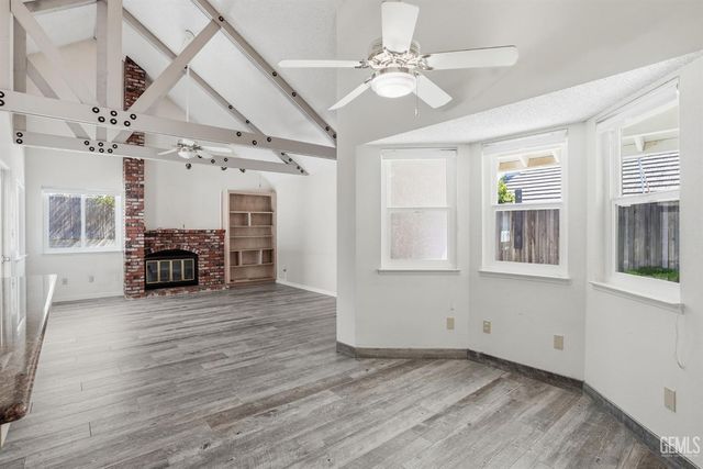 2204 Mountain Oak Road, Bakersfield, CA 93311