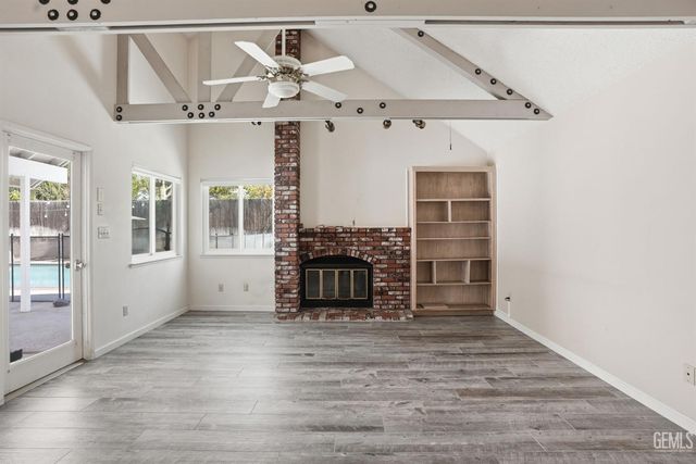 2204 Mountain Oak Road, Bakersfield, CA 93311