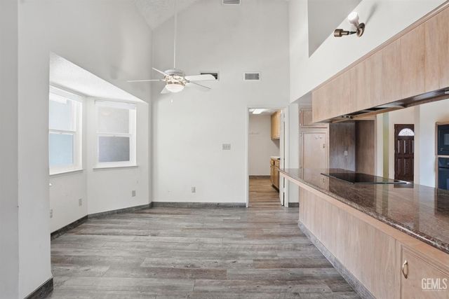 2204 Mountain Oak Road, Bakersfield, CA 93311