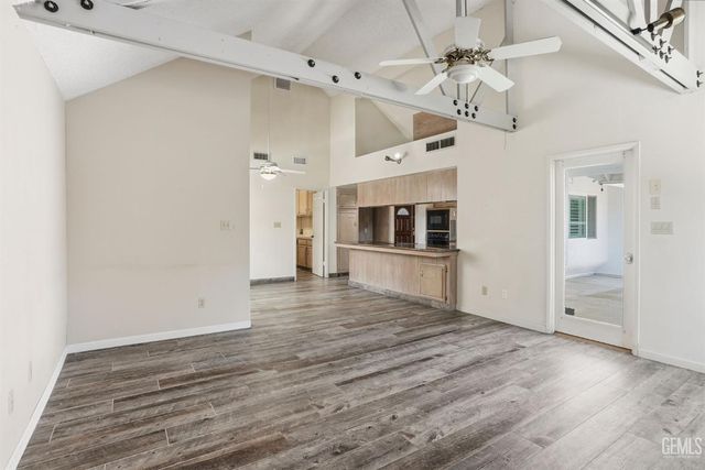 2204 Mountain Oak Road, Bakersfield, CA 93311