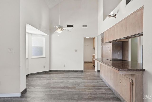 2204 Mountain Oak Road, Bakersfield, CA 93311