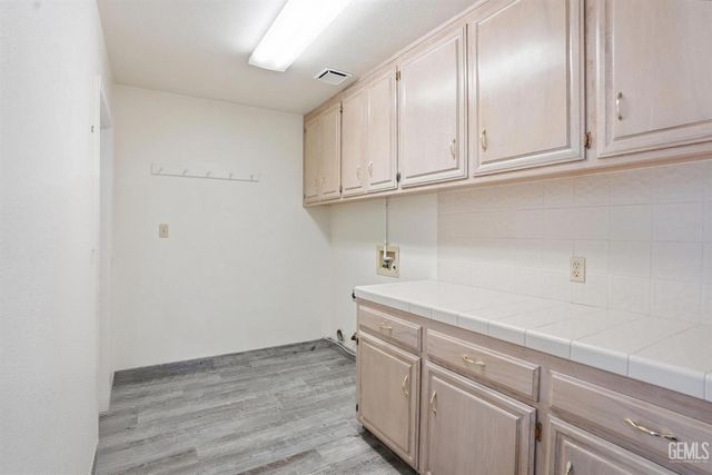 2204 Mountain Oak Road, Bakersfield, CA 93311