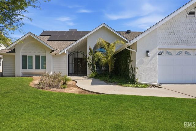 2204 Mountain Oak Road, Bakersfield, CA 93311