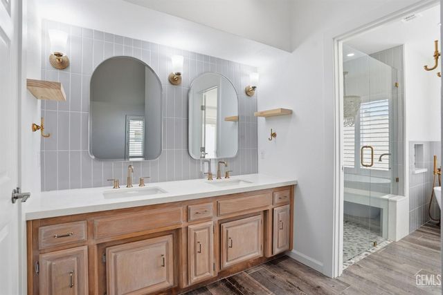 2204 Mountain Oak Road, Bakersfield, CA 93311