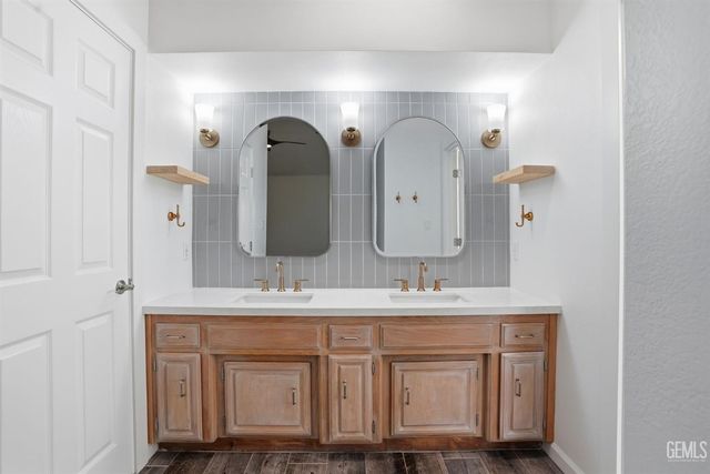 2204 Mountain Oak Road, Bakersfield, CA 93311