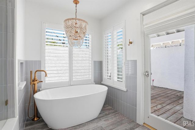 2204 Mountain Oak Road, Bakersfield, CA 93311