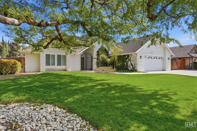 2204 Mountain Oak Road, Bakersfield, CA 93311