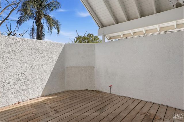 2204 Mountain Oak Road, Bakersfield, CA 93311