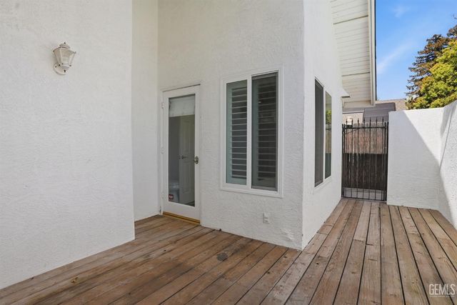 2204 Mountain Oak Road, Bakersfield, CA 93311