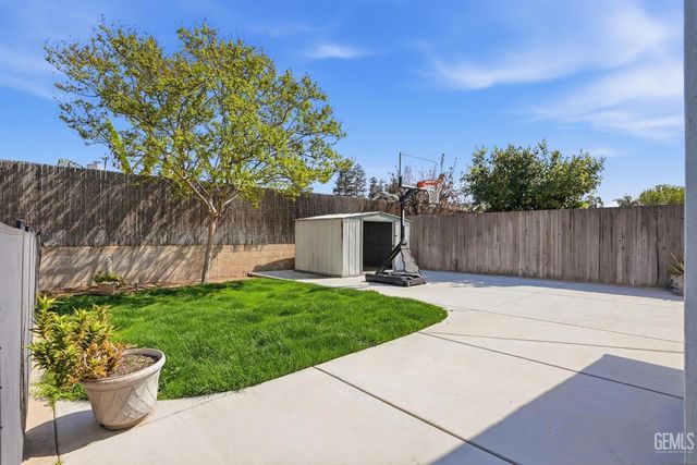 2204 Mountain Oak Road, Bakersfield, CA 93311