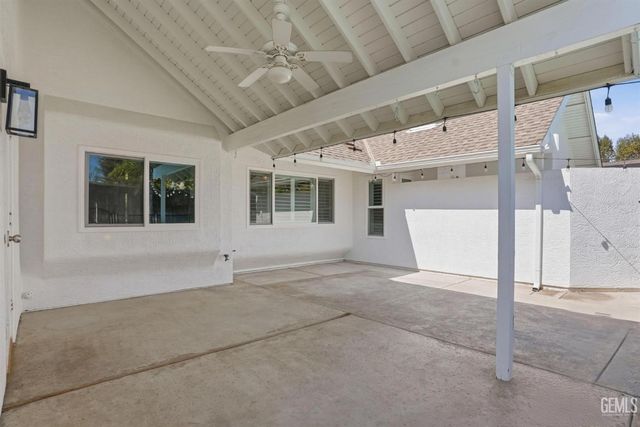 2204 Mountain Oak Road, Bakersfield, CA 93311