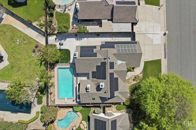 2204 Mountain Oak Road, Bakersfield, CA 93311