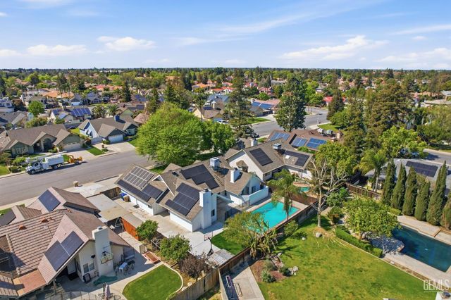 2204 Mountain Oak Road, Bakersfield, CA 93311