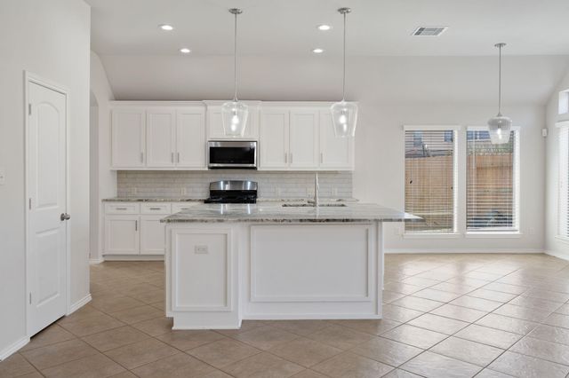 2707 Oak Pass Court, Conroe, TX 77385