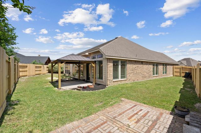 2707 Oak Pass Court, Conroe, TX 77385