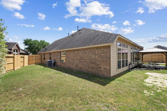 2707 Oak Pass Court, Conroe, TX 77385
