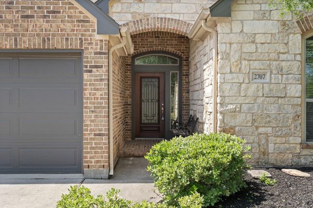 2707 Oak Pass Court, Conroe, TX 77385