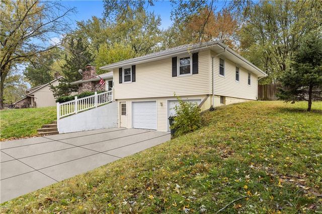 218 Oak Hill Street, Lansing, KS 66043