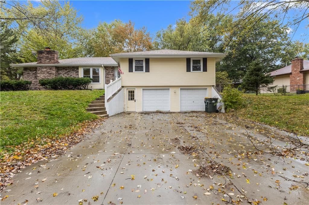 218 Oak Hill Street, Lansing, KS 66043