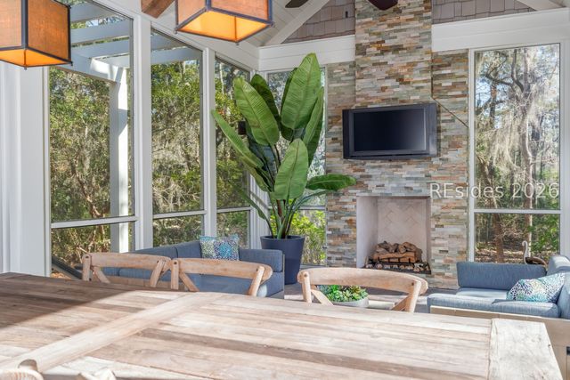 27 Greenleaf Rd, Bluffton, SC 29910