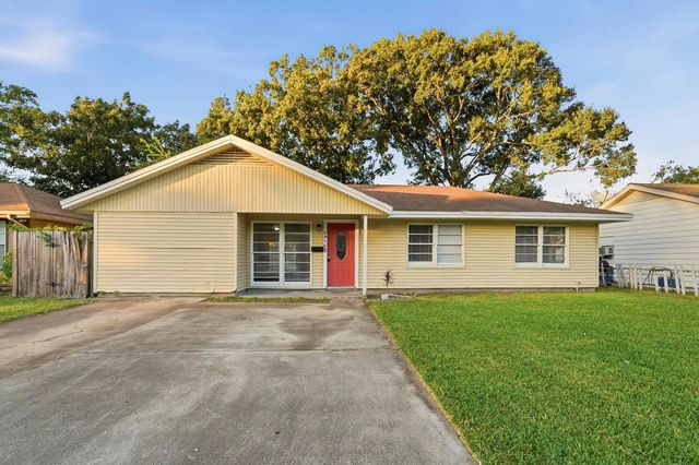 2918 Tarpey Avenue, Texas City, TX 77590