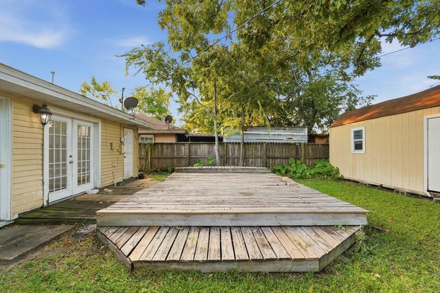 2918 Tarpey Avenue, Texas City, TX 77590