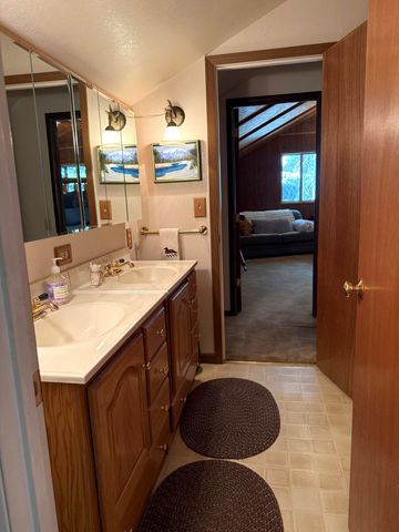 57187 Tamarack Drive, Springville, CA 93265