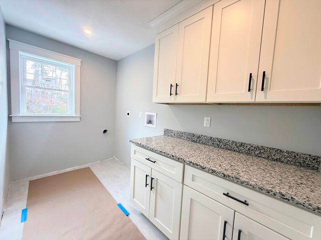 17 Longhill Road, Franklin, MA 02038