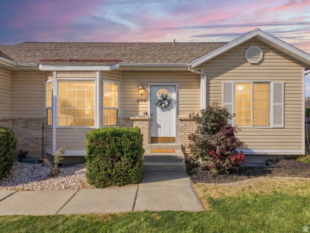 696 W 1960 N, Clinton, UT 84015 — photo 2